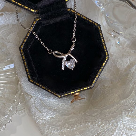 Bow Zircon Necklace - Picture 11 of 16